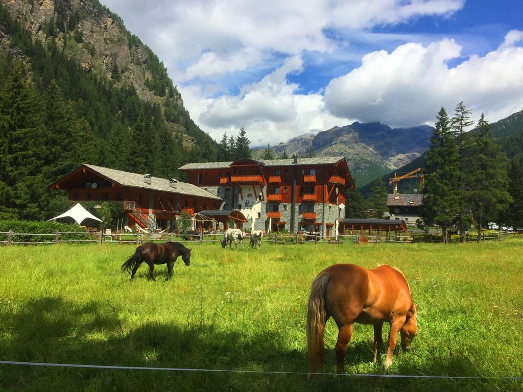 Le Rocher Hotel Champoluc Eksteriør billede